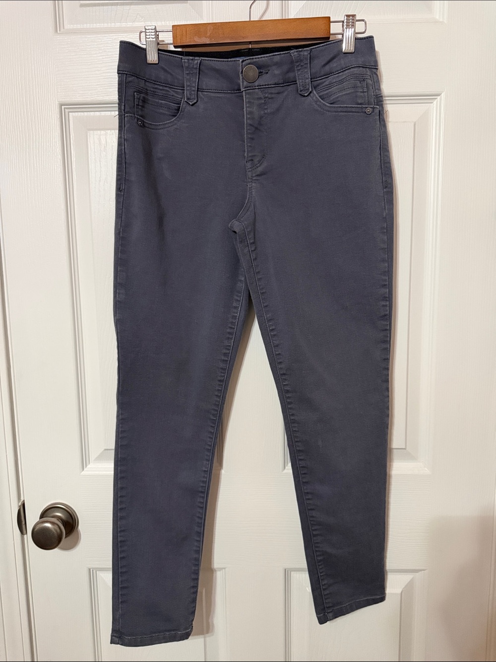 Democracy Women’s Skinny Jeans in Charcoal